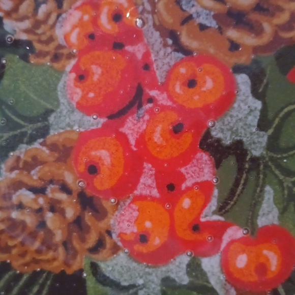 Peggy Karr Glass New Fused Glass 8" Pine Cones & Holly Plate - Picture 7 of 8